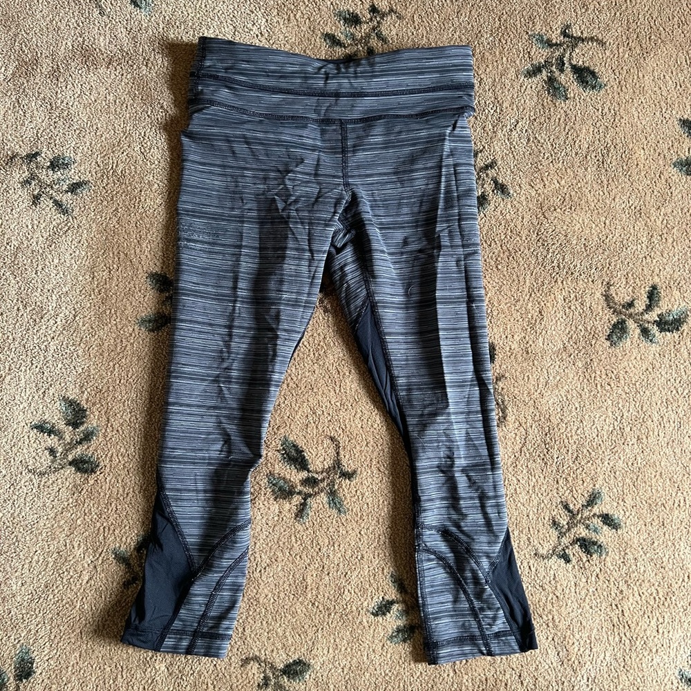 Women's Lulu Gray Striped Leggings